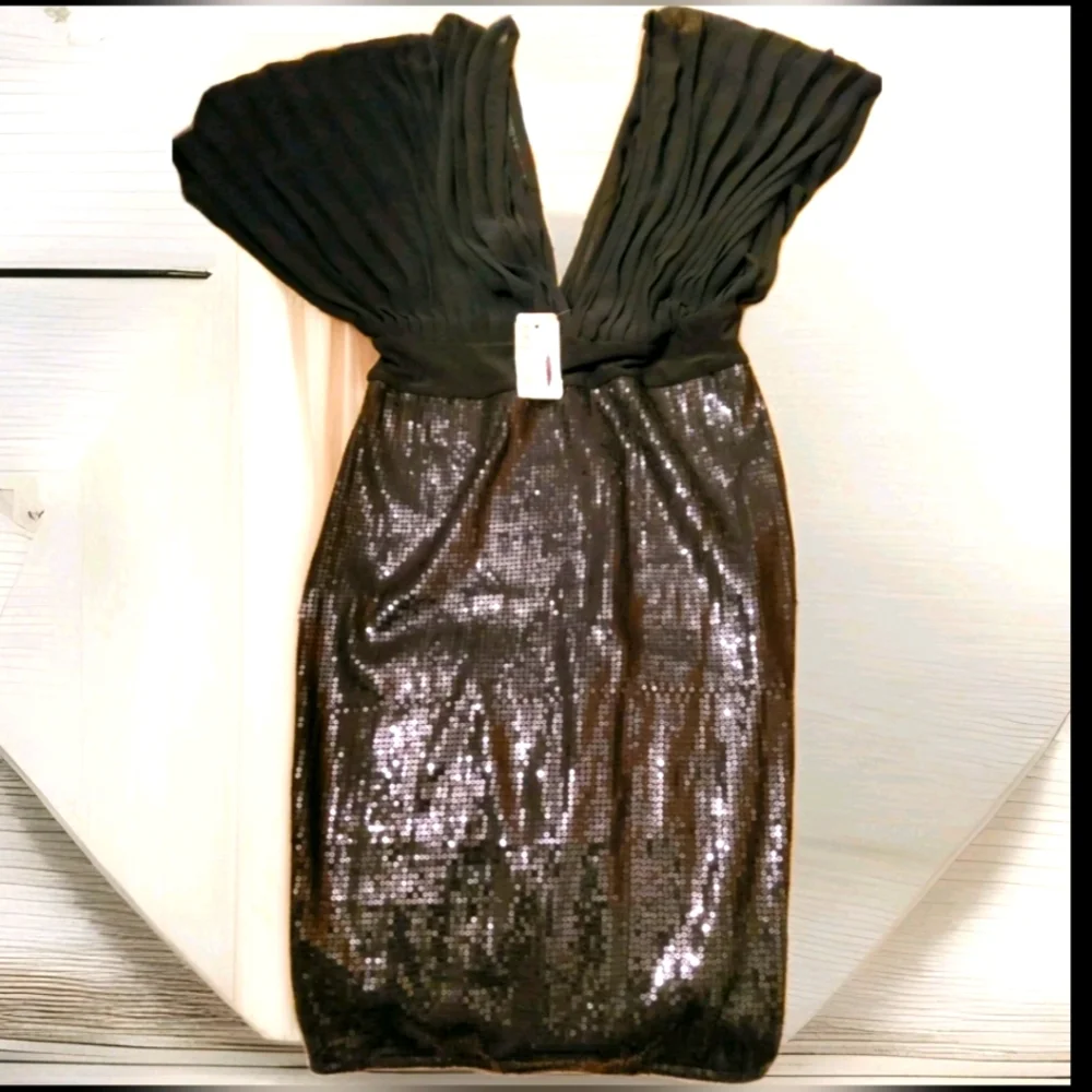 🔥Janice Black Sequin Dress with Pleated Sleeves ( Size S)🔥 - Picture 2 of 8